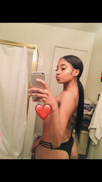 Mulan-is-an-exotic-female-stripper-in-Sin-City-5